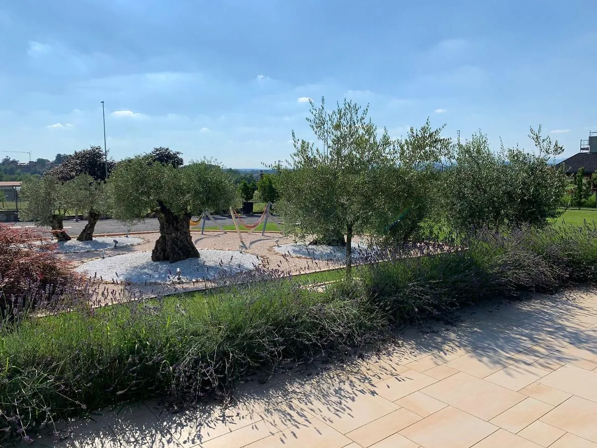 B&B Alciliegio Casnate Con Bernate Bed & Breakfast