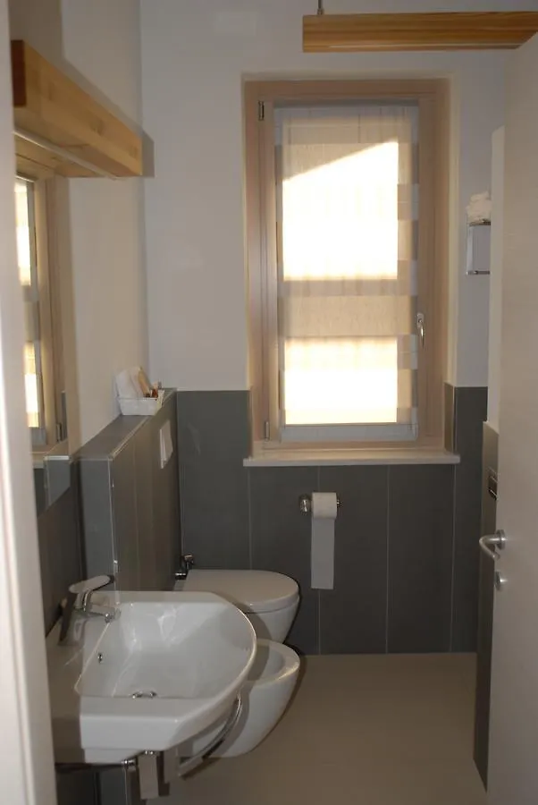 B&B Alciliegio Casnate Con Bernate Italy