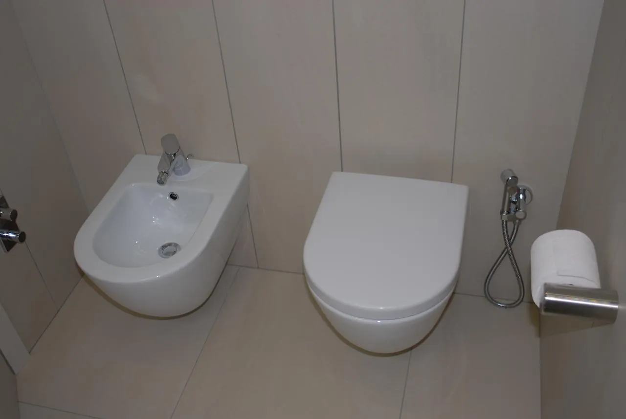 B&B Alciliegio Casnate Con Bernate 0*,  Italy