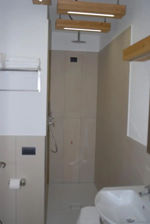 B&B Alciliegio Casnate Con Bernate 0*,